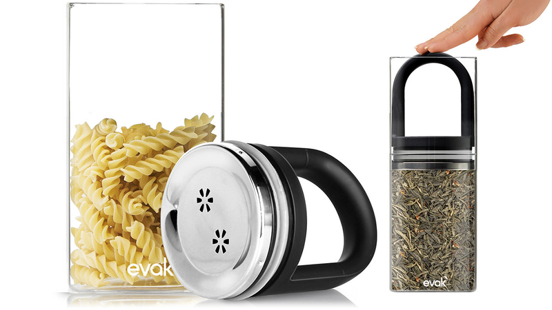 Illustration for article titled Compressing Containers Squeeze the Air Out of Your Stored Food